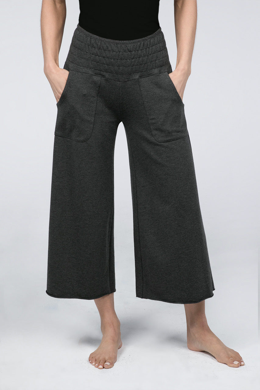 Woman wearing charcoal heather cropped pants with smocked waistband