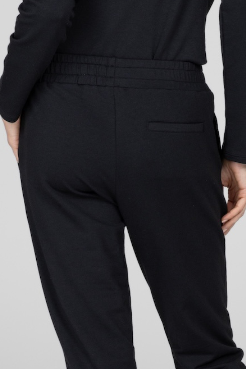 TAILORED JOGGER: BLACK