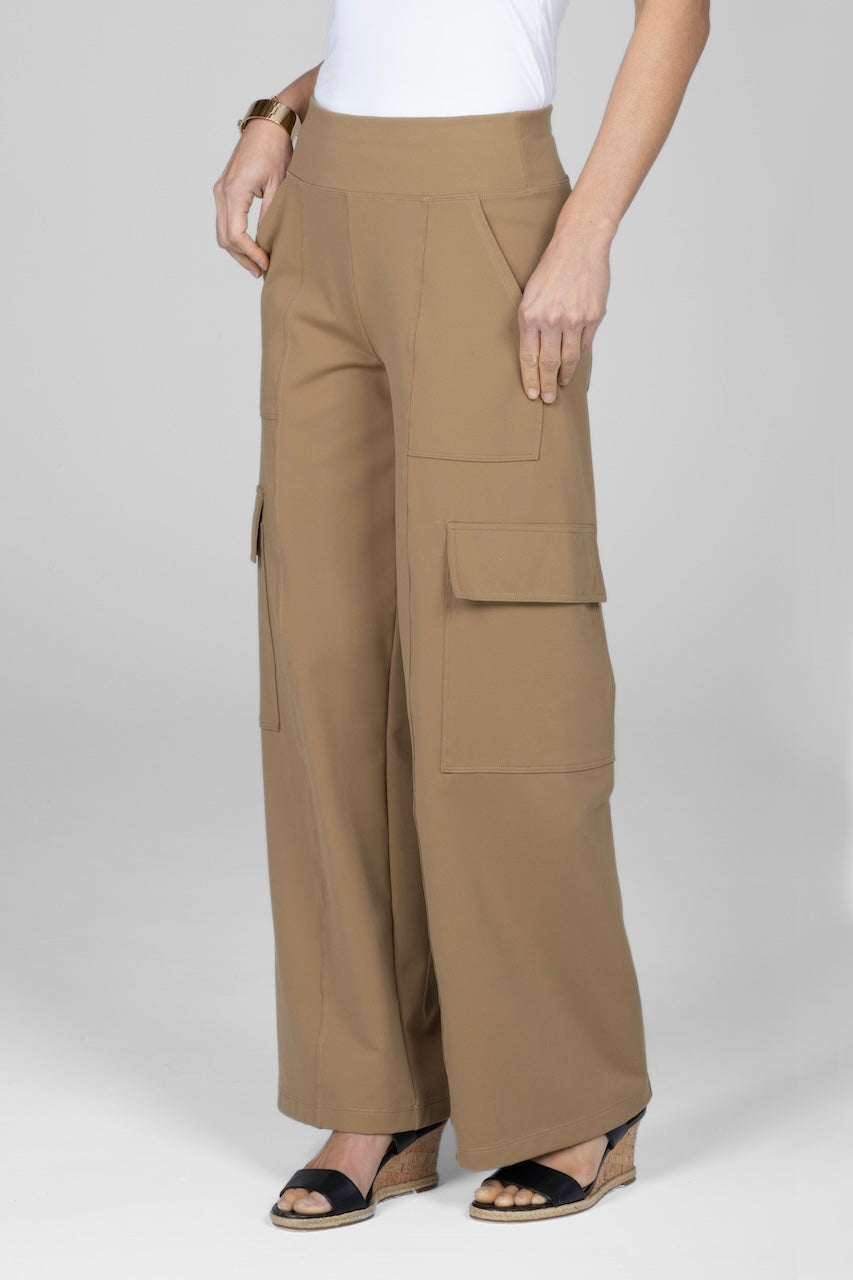 A model wearing wide leg cargo pants in a dark beige color, with functional side pockets with flaps.