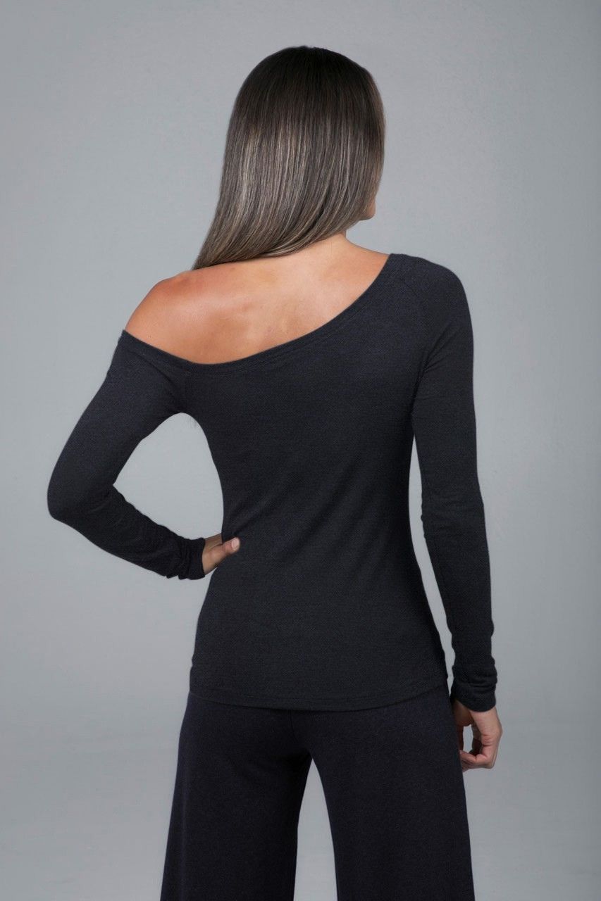 OFF THE SHOULDER YOGA TOP: GRAPHITE BLACK