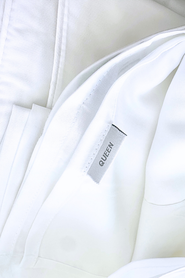 White queen sized bed sheets