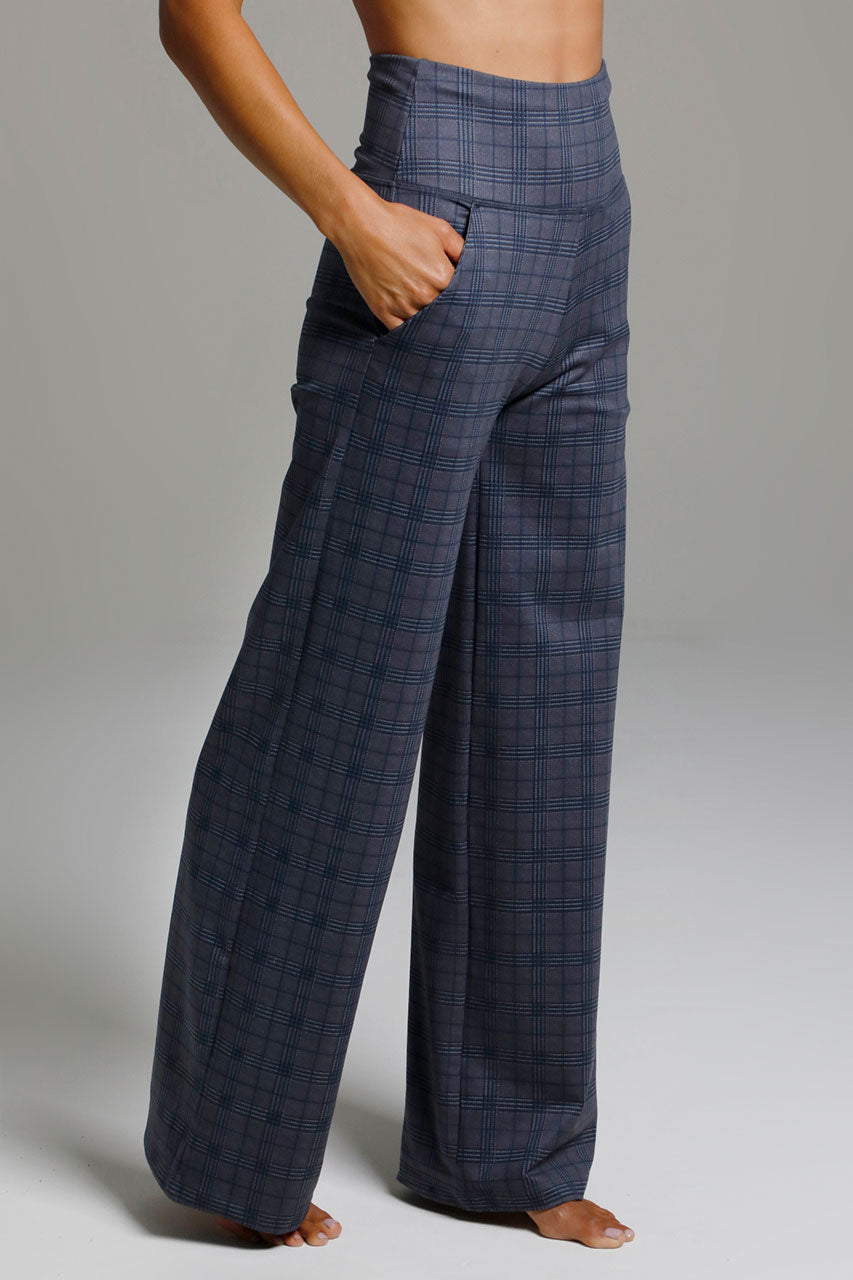 High Waist Wide Leg Pant (Navy Glen Plaid) side view pockets