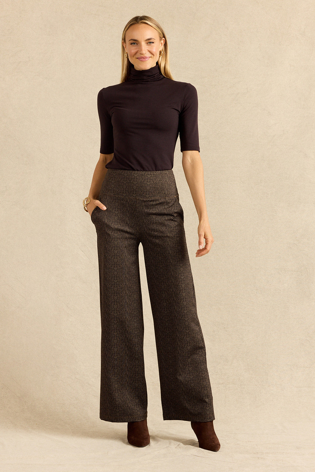 TURTLENECK ELBOW SLEEVE TEE: SABLE