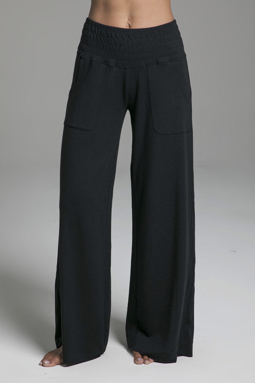 Wide Leg Pocketed Sweatpants in Black front view