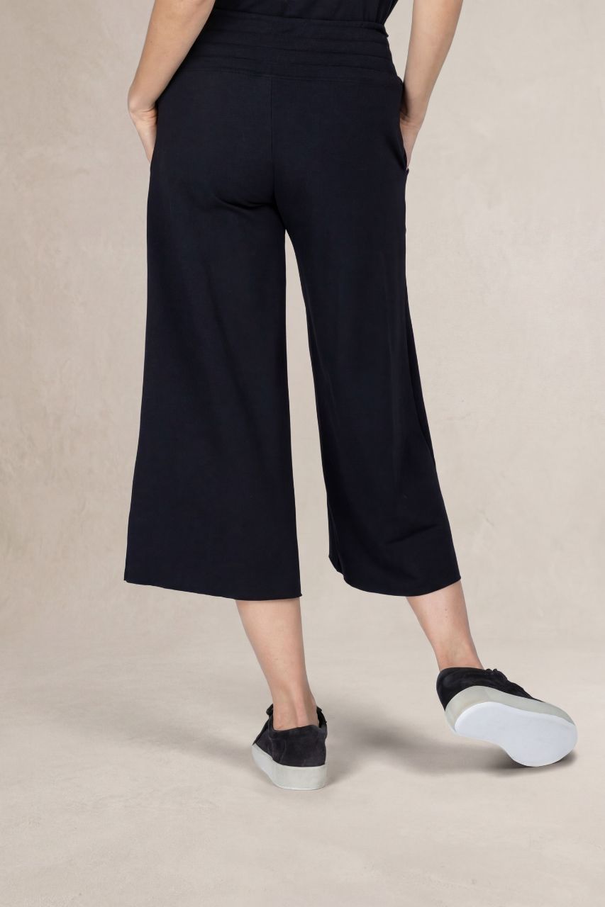 KIRAGRACE COZY BOHO CROP YOGA PANT: BLACK