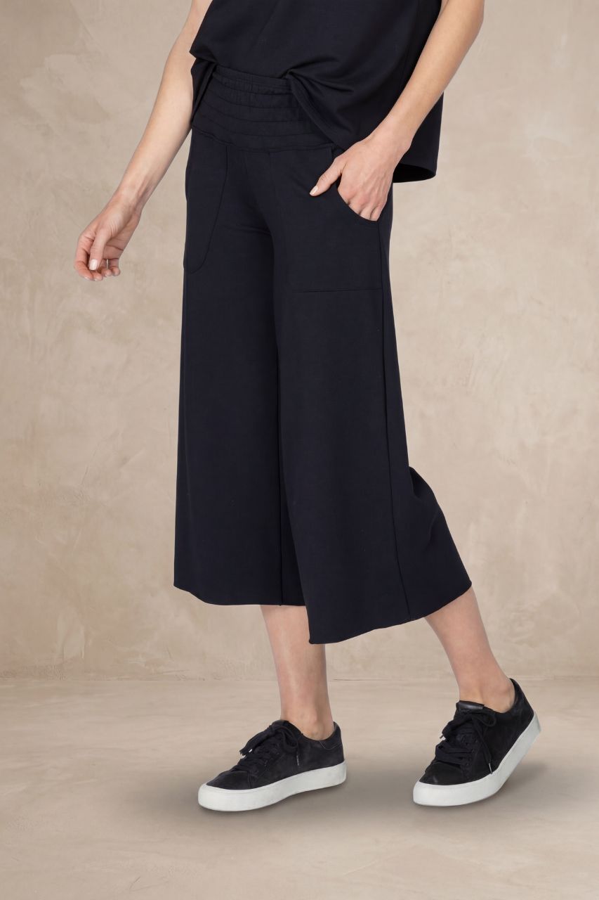 KIRAGRACE COZY BOHO CROP YOGA PANT: BLACK