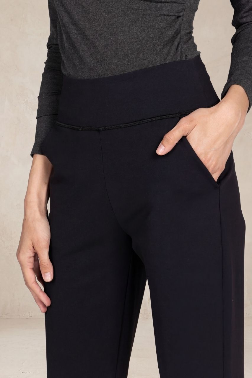NINA STRAIGHT LEG PANT: BLACK