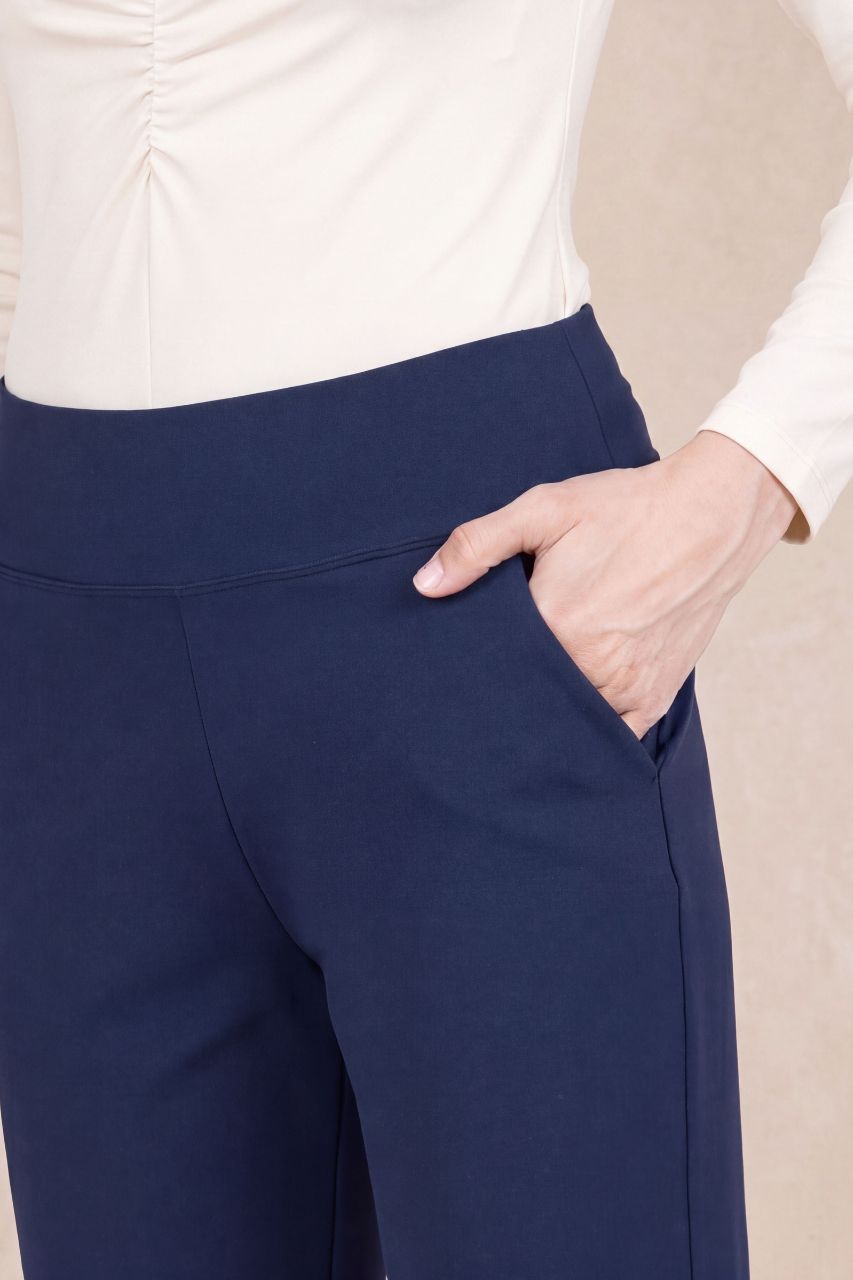 NINA STRAIGHT LEG PANT: OXFORD NAVY