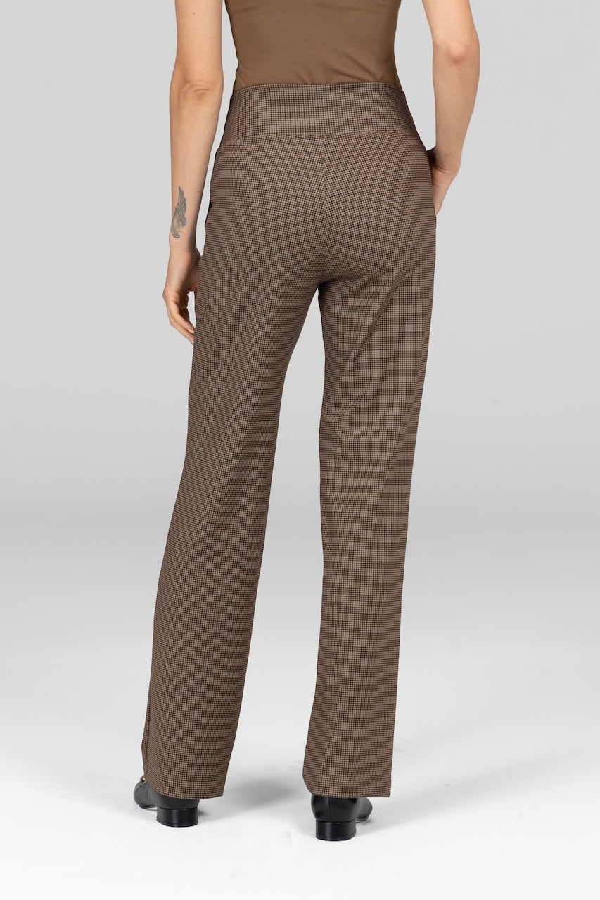 Straight leg pants in tiny houndstooth, offering a sleek and tailored silhouette.