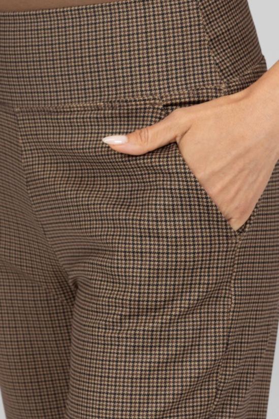 Nina straight leg pants with a subtle tiny houndstooth pattern for a polished appearance.