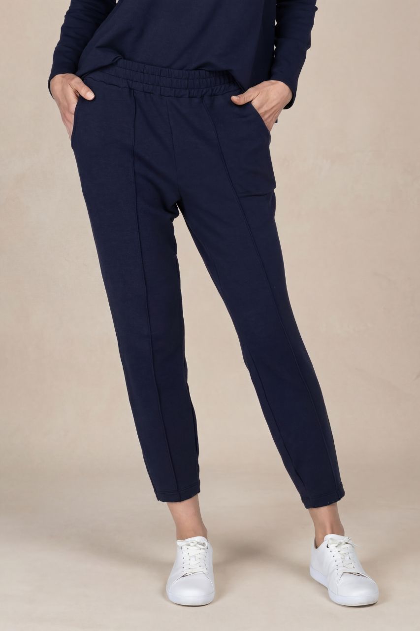 TAILORED JOGGER: NAVY