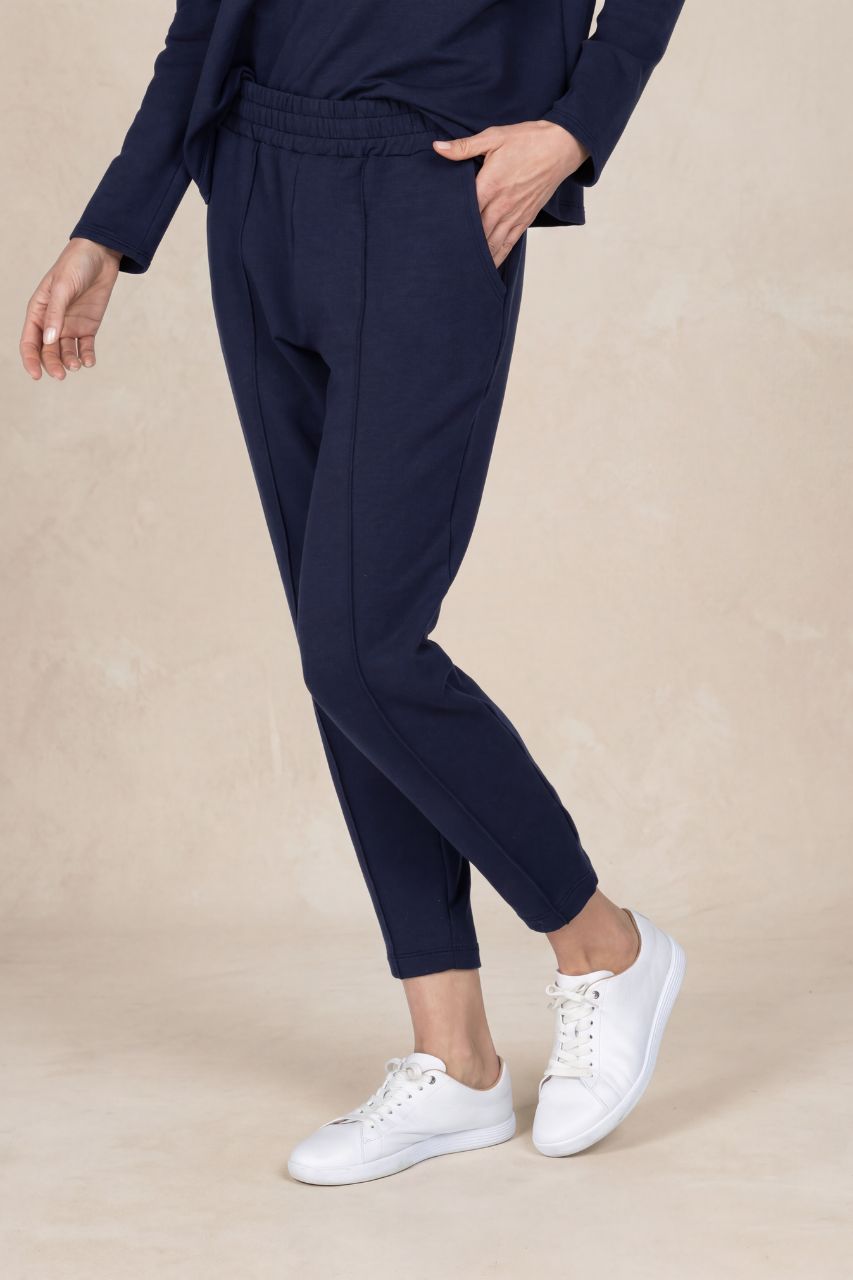 Travel Pintuck Jogger - Navy | KiraGrace | KIRAGRACE