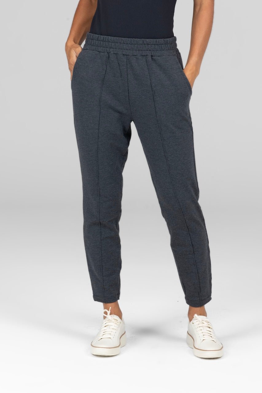 TRAVEL PINTUCK JOGGER: CHARCOAL HEATHER