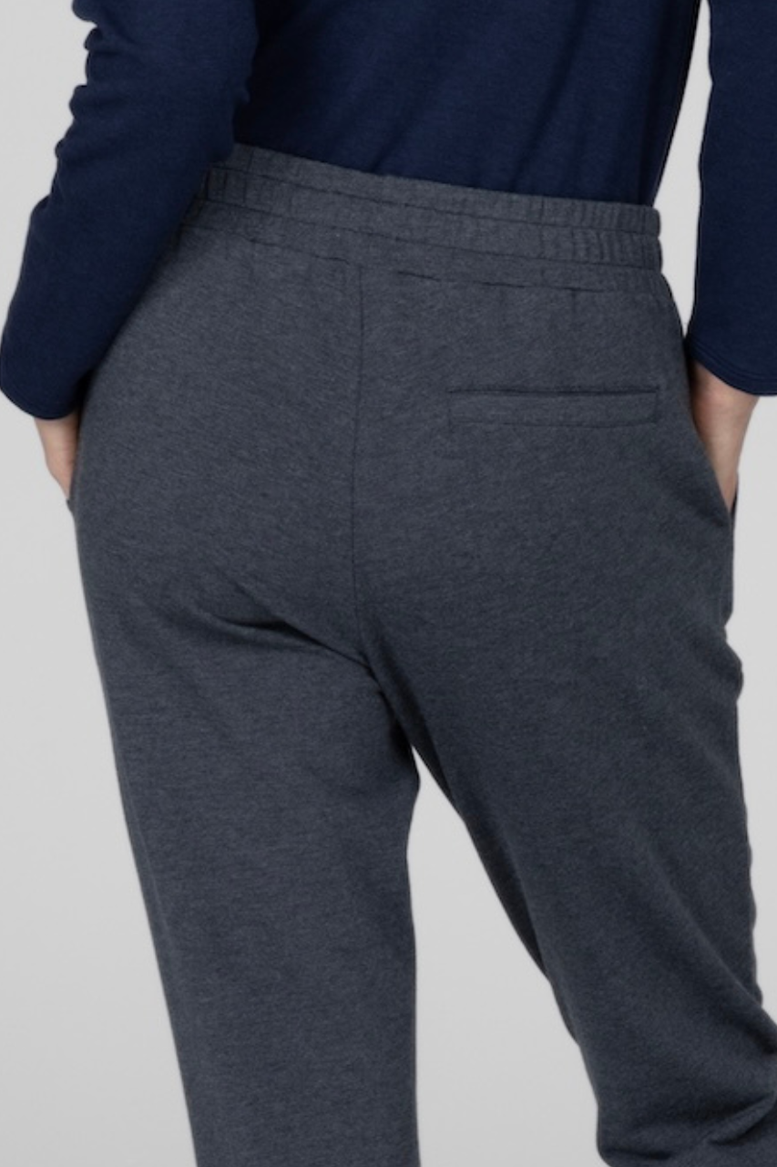 TRAVEL PINTUCK JOGGER: CHARCOAL HEATHER