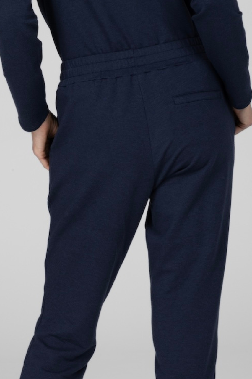 TRAVEL PINTUCK JOGGER: NAVY