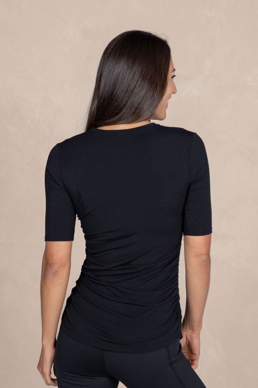 RUCHED ELBOW SLEEVE TEE: BLACK